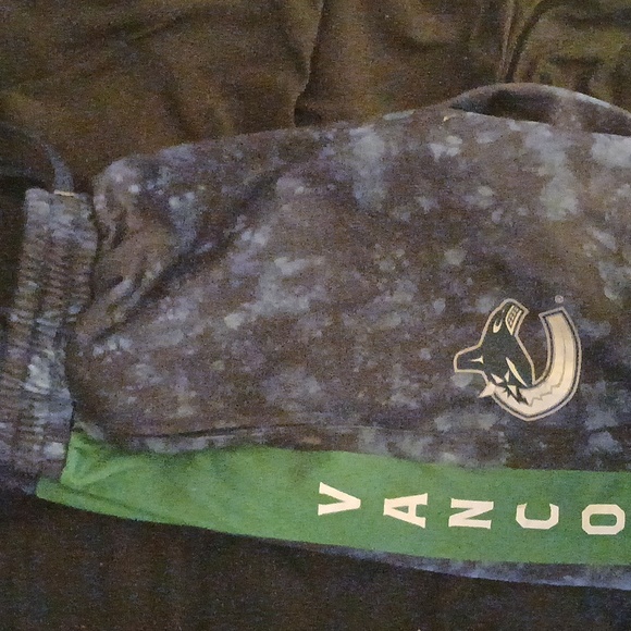 Vancouver Canucks tie dye joggers brand NHL SIZE L COLORS GREEN AND BLUE TIE DYE - Picture 9 of 12